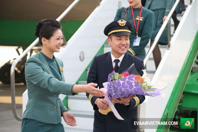 Đặt mua vé máy bay EVA Air tại Vietnam Booking