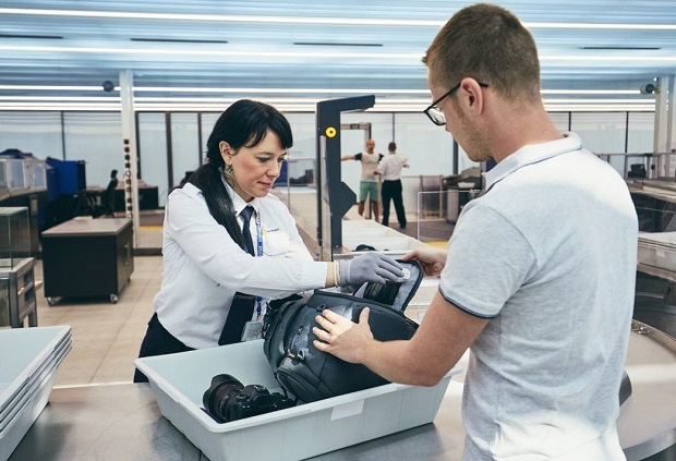 Làm thủ tục tại sân bay bạn cần những loại giấy tờ gì?