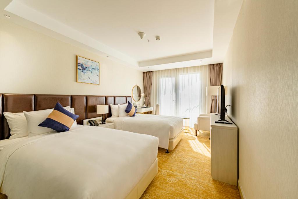 Phòng luxury conecting La Vela Saigon Hotel