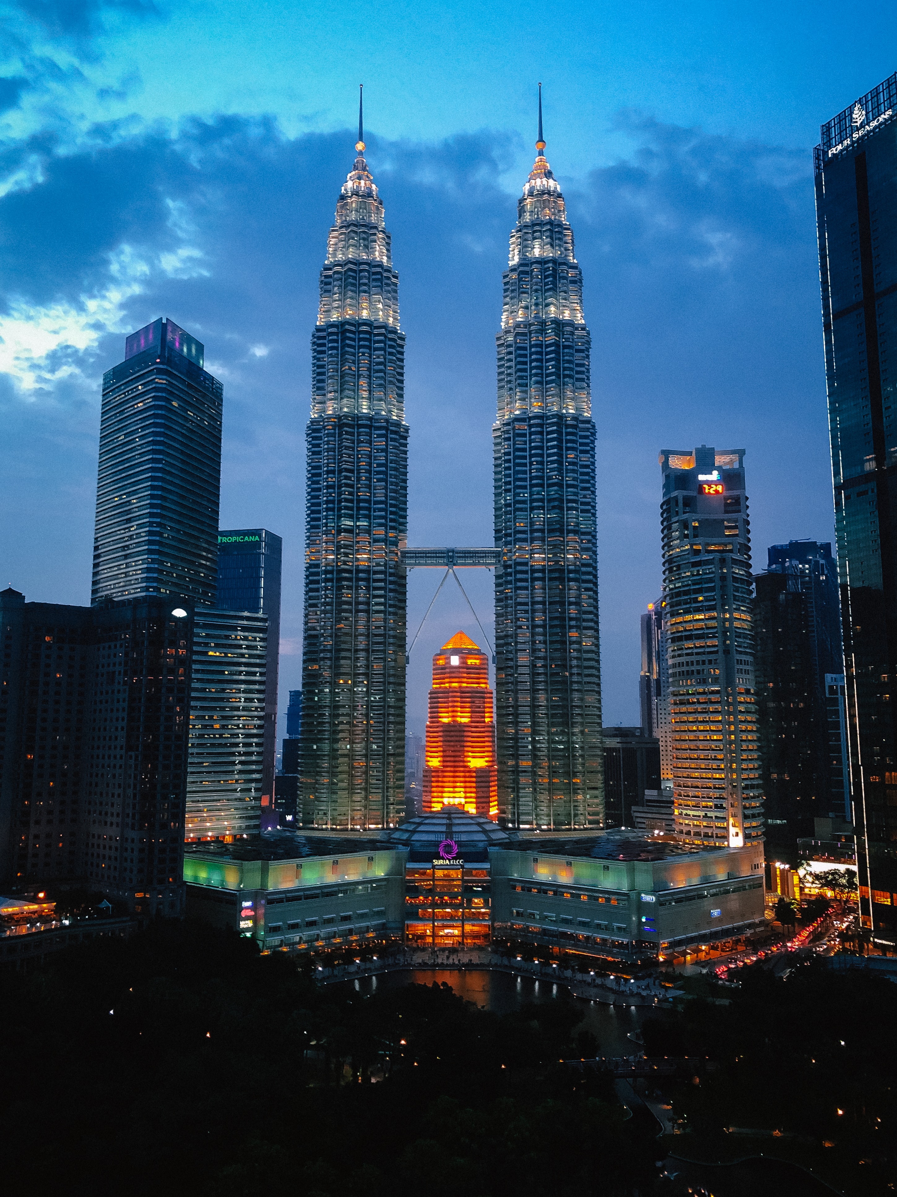 Petronas Twin Tower Pictures | Download Free Images on Unsplash